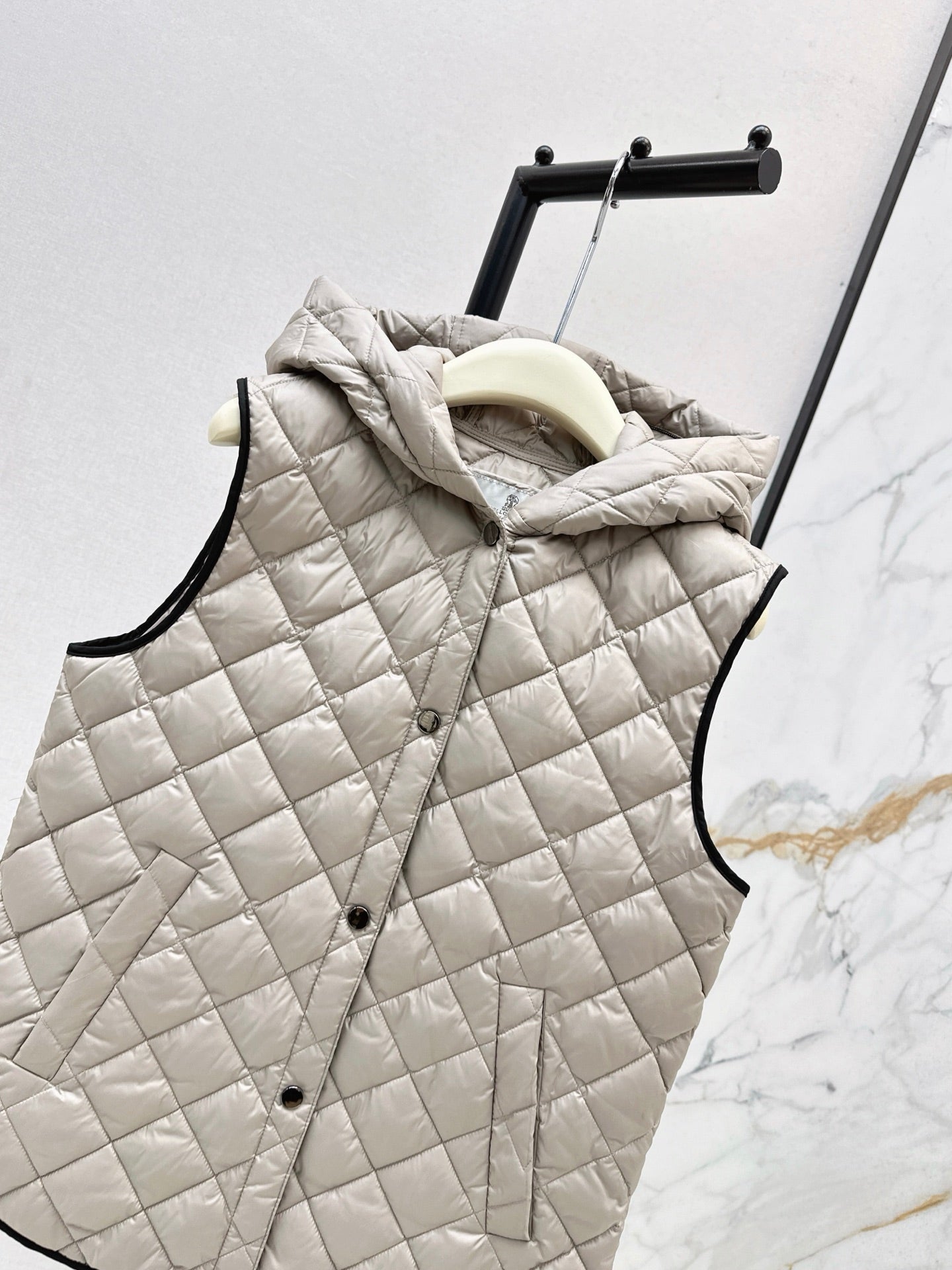 25 New Diamond Hooded Down Vest Jacket