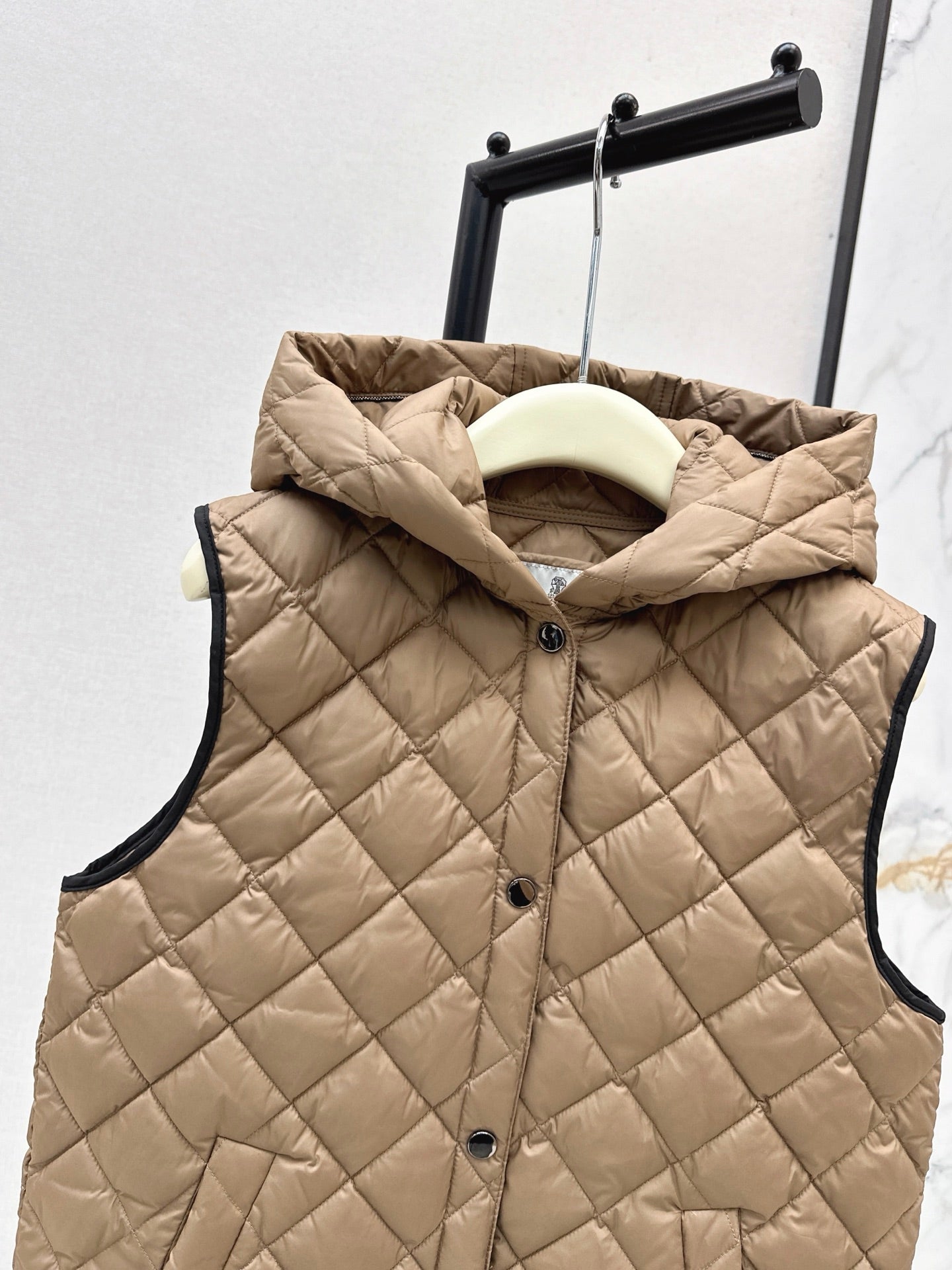 25 New Diamond Hooded Down Vest Jacket