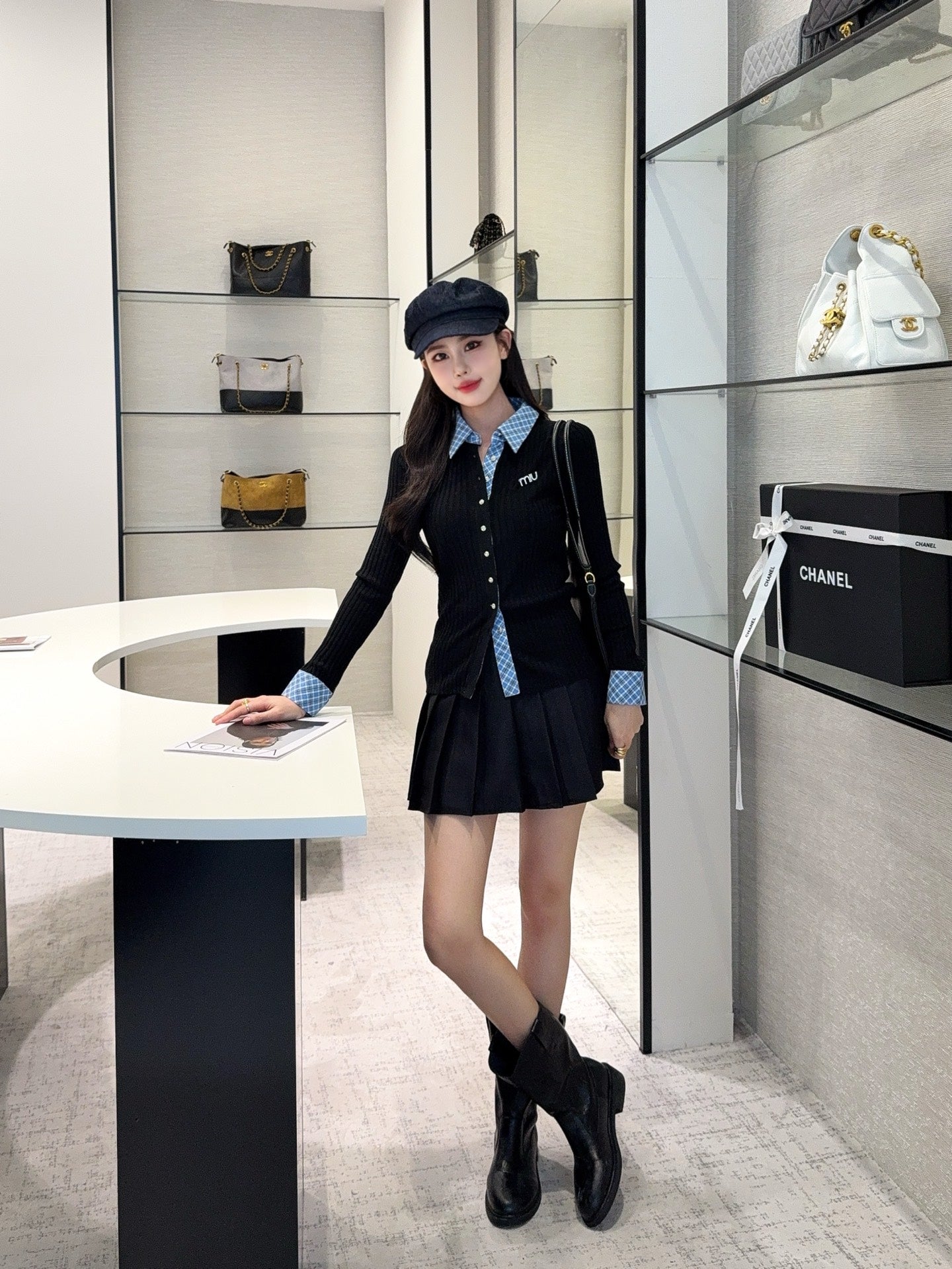 25 New plaid stitching fake two-piece sweater(WHITE/BLACK)