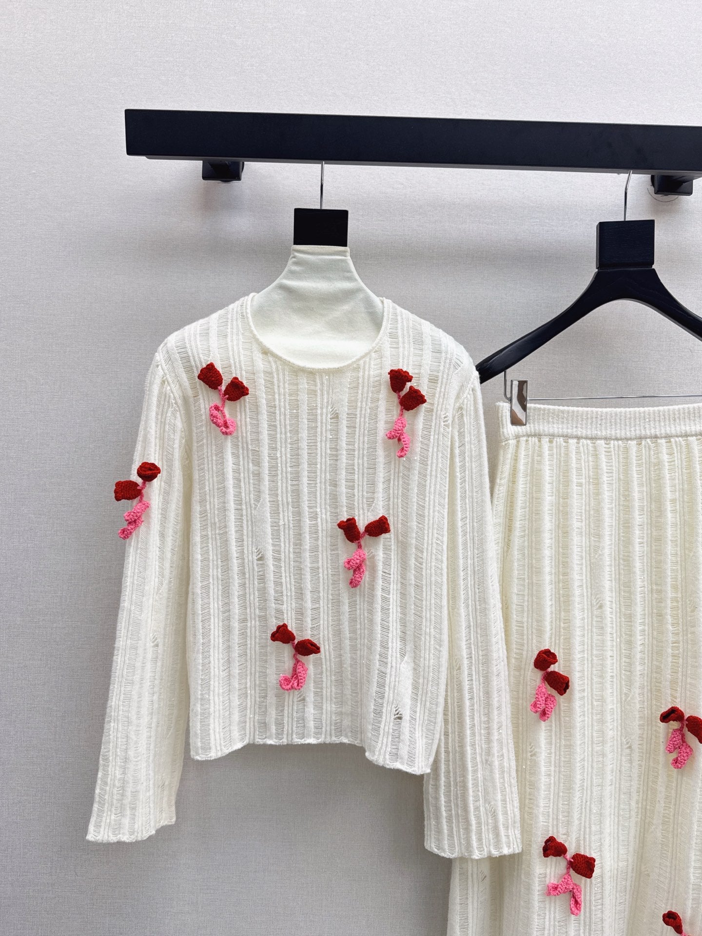 25fw new wool round neck sweater with skirt suit