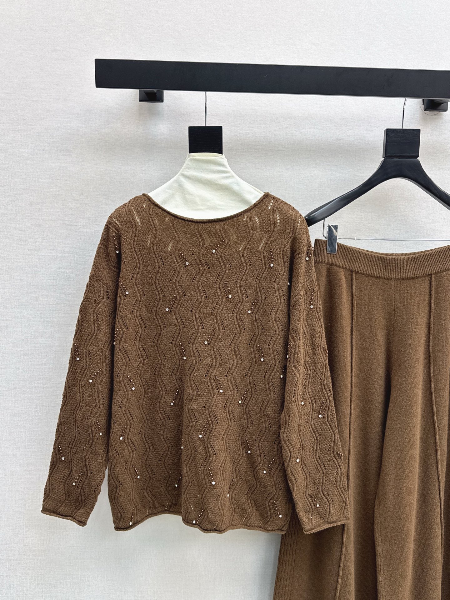 25fw new wool beaded round neck sweater with straight pants suit