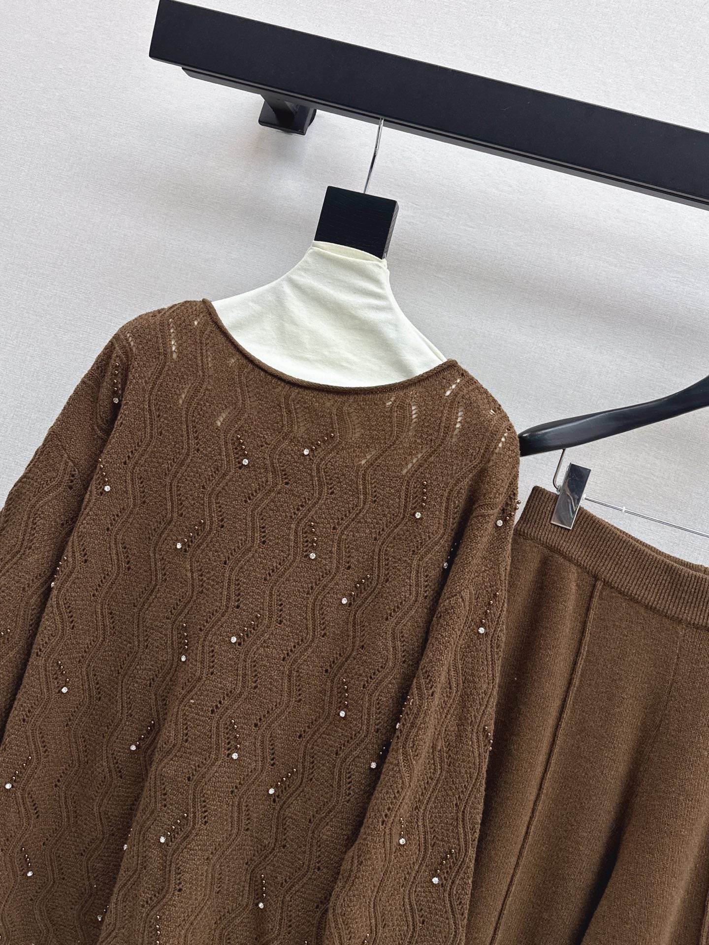 25fw new wool beaded round neck sweater with straight pants suit