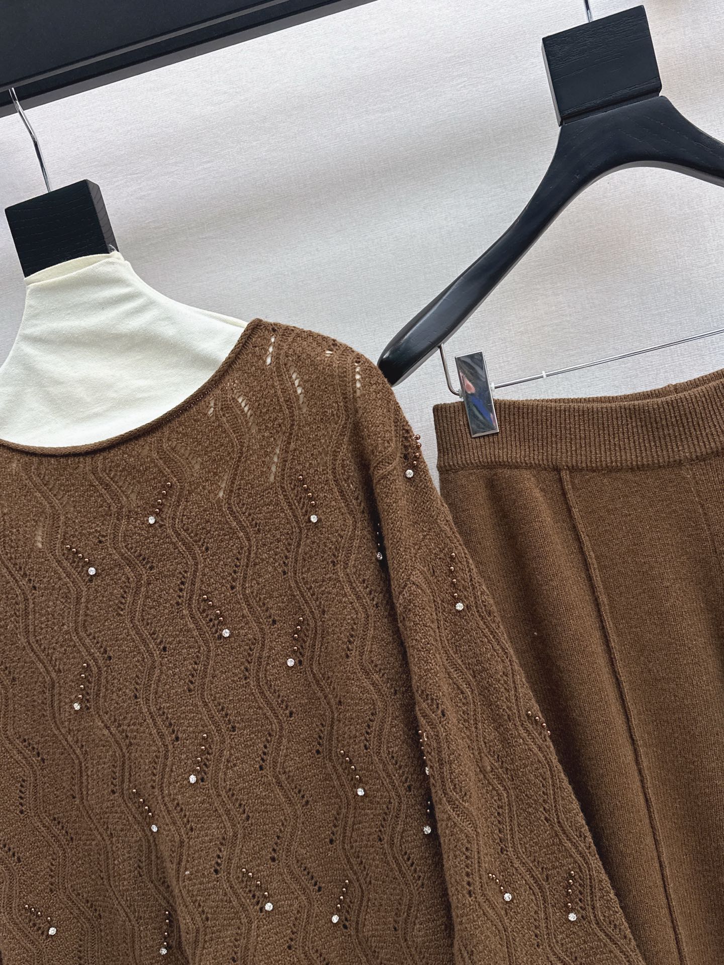 25fw new wool beaded round neck sweater with straight pants suit