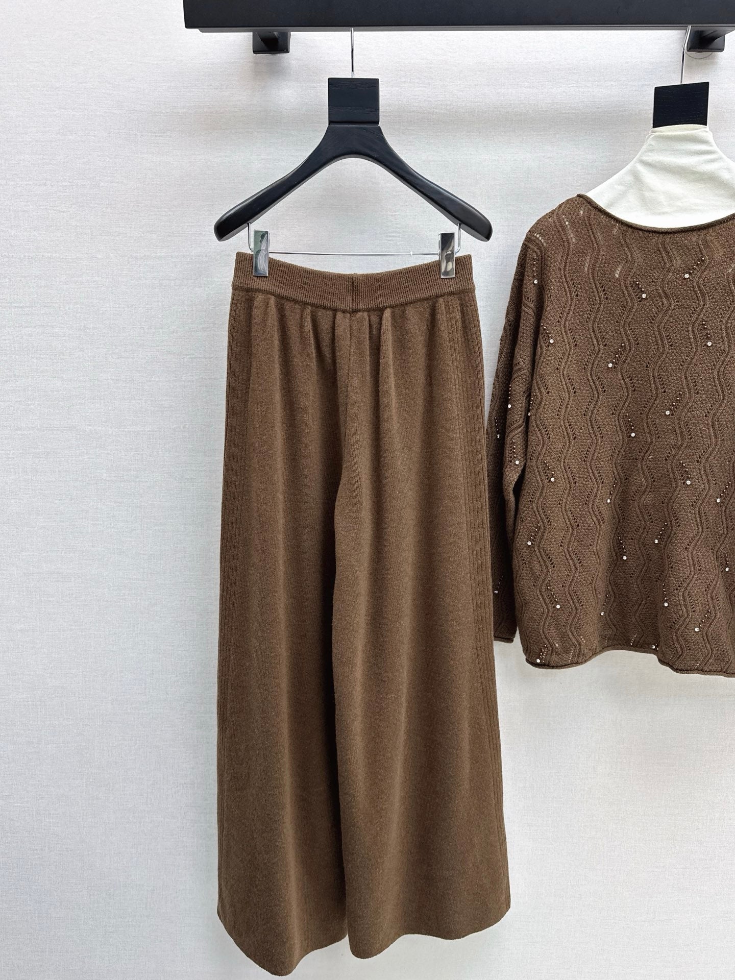 25fw new wool beaded round neck sweater with straight pants suit