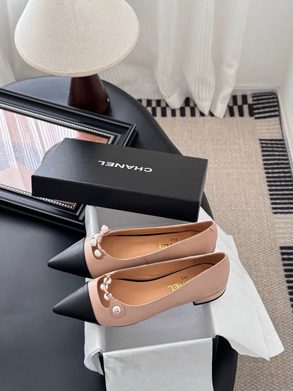 25 Pointed low heeled shoes