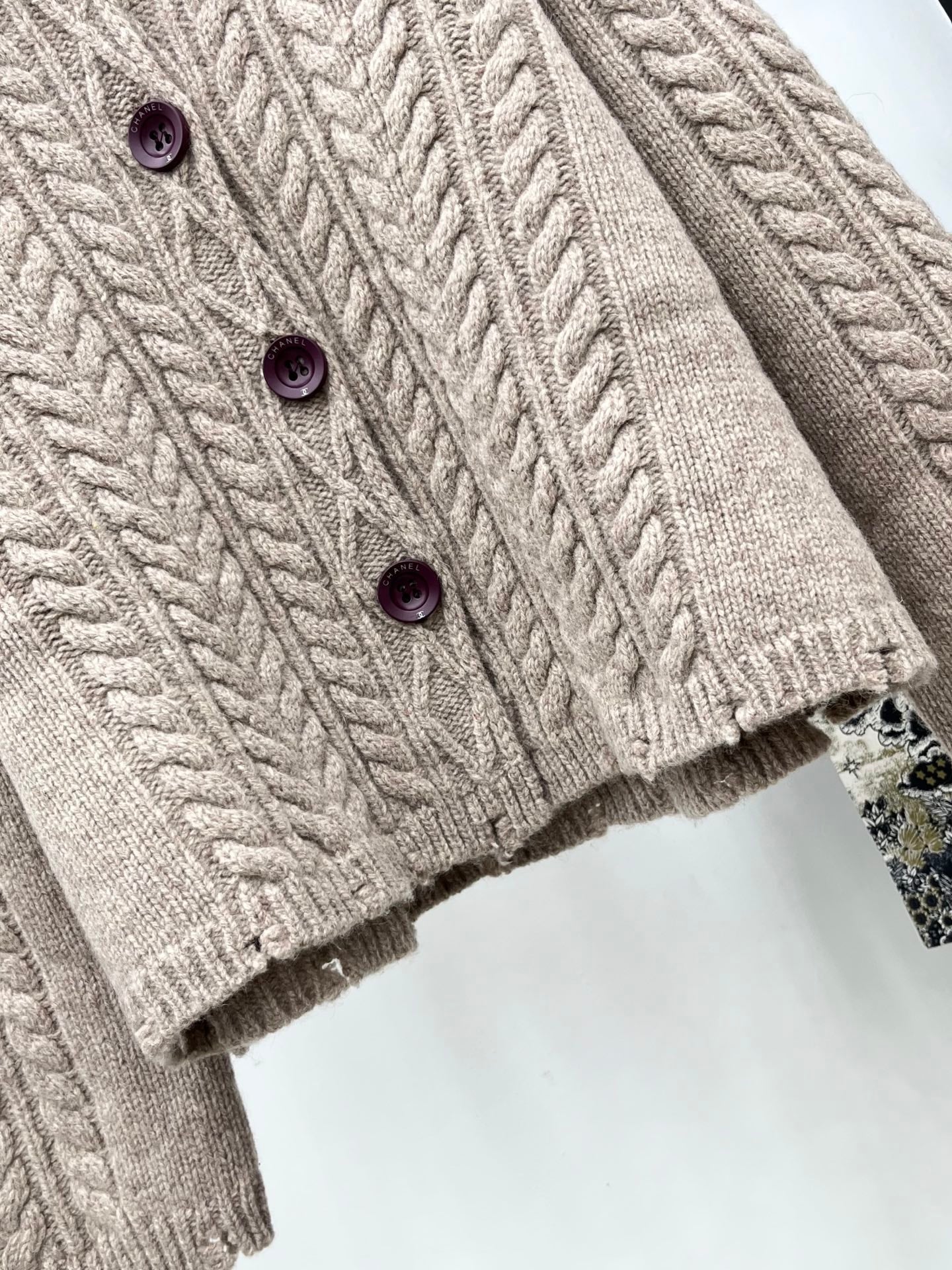 25 Fried Dough Twists hook lapel cashmere cardigan