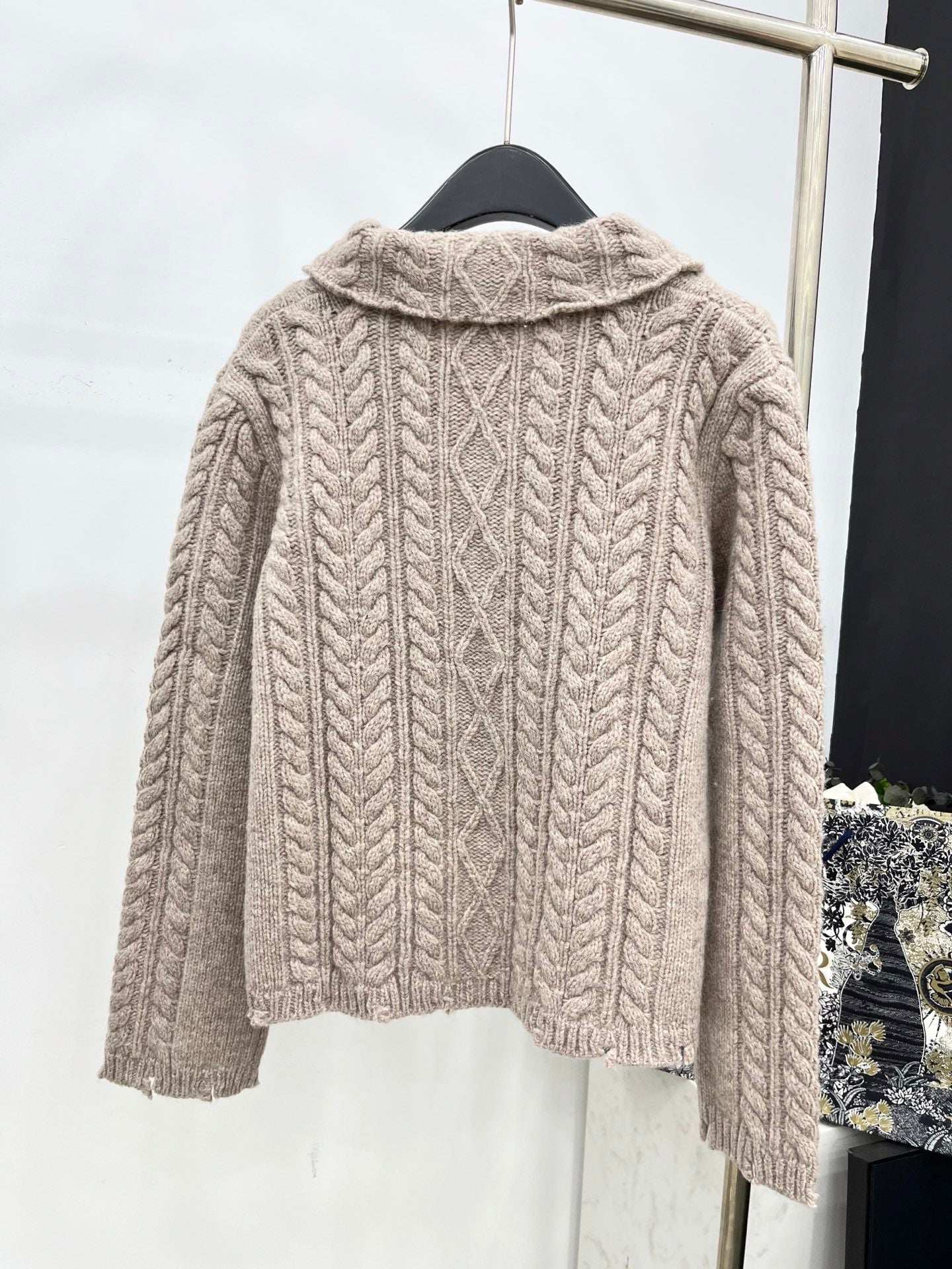25 Fried Dough Twists hook lapel cashmere cardigan