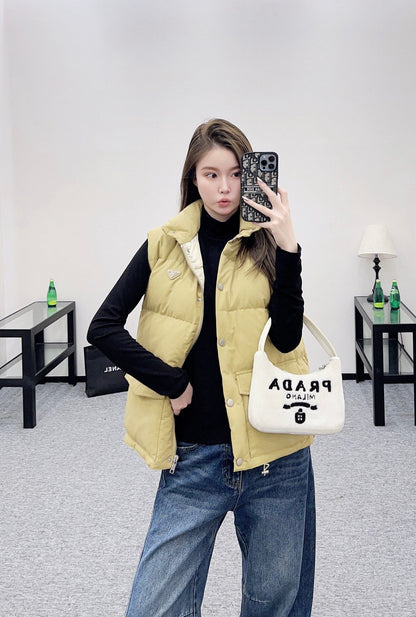 25 Standing collar down vest