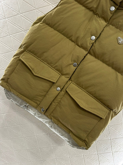 25 Standing collar down vest