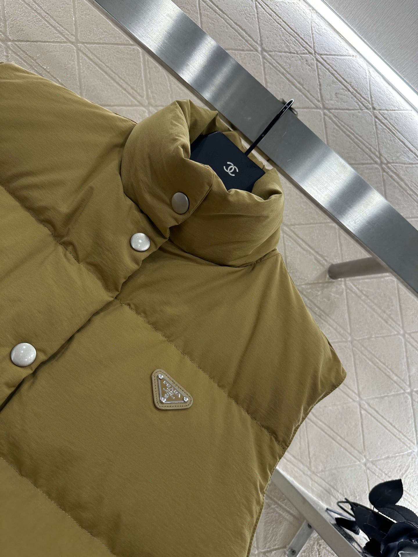 25 Standing collar down vest