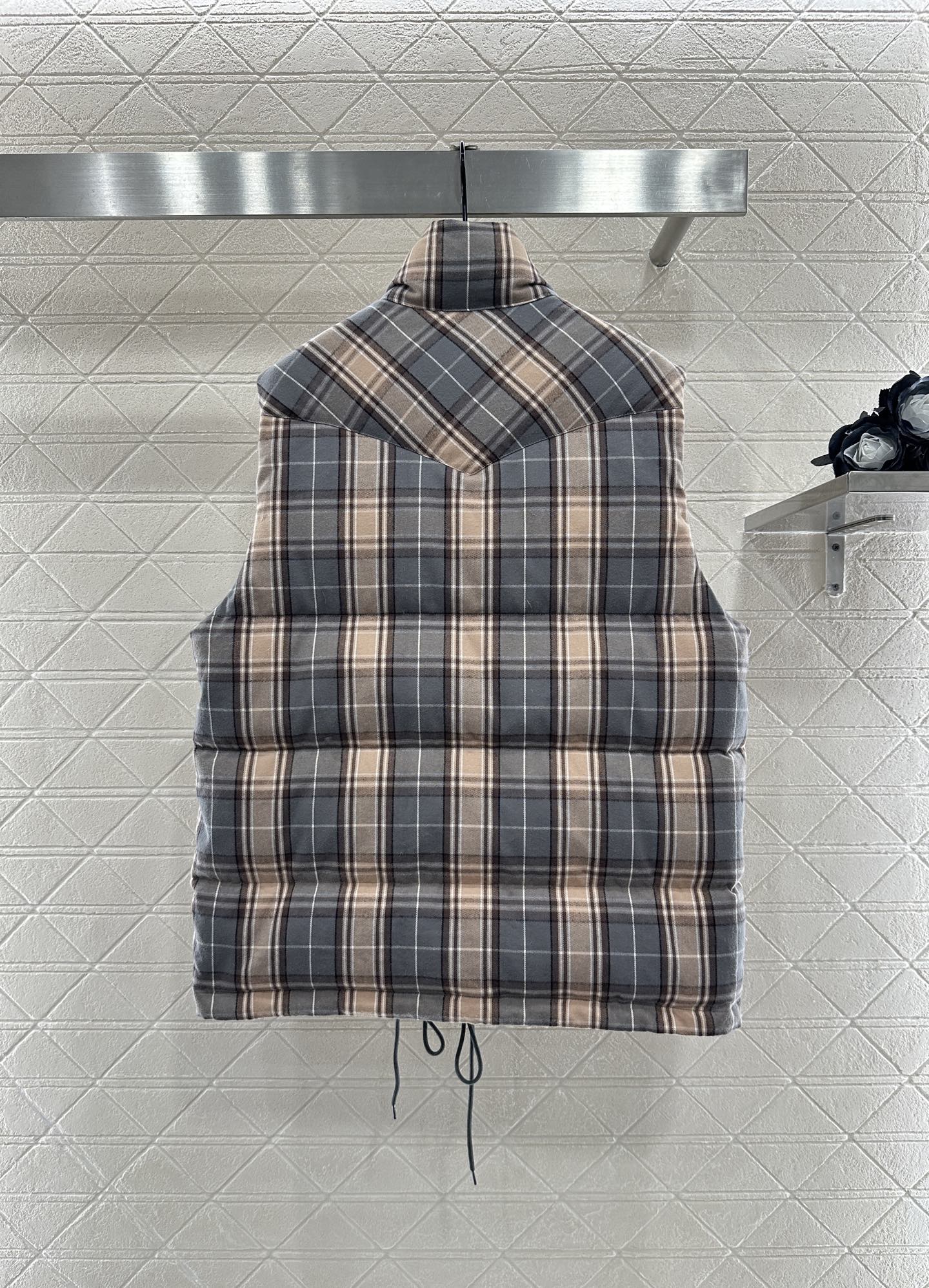 25 Standing collar plaid down vest