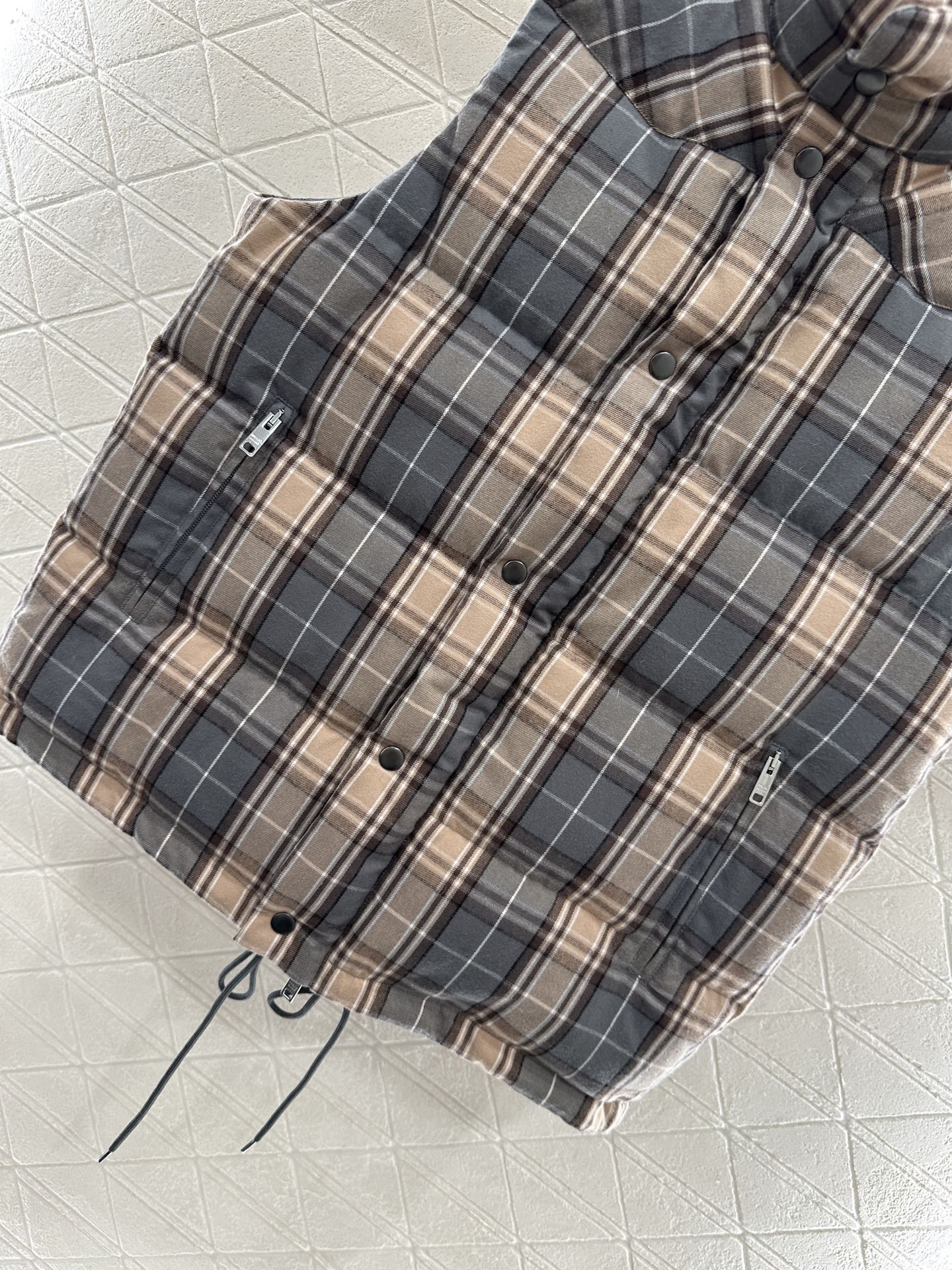 25 Standing collar plaid down vest