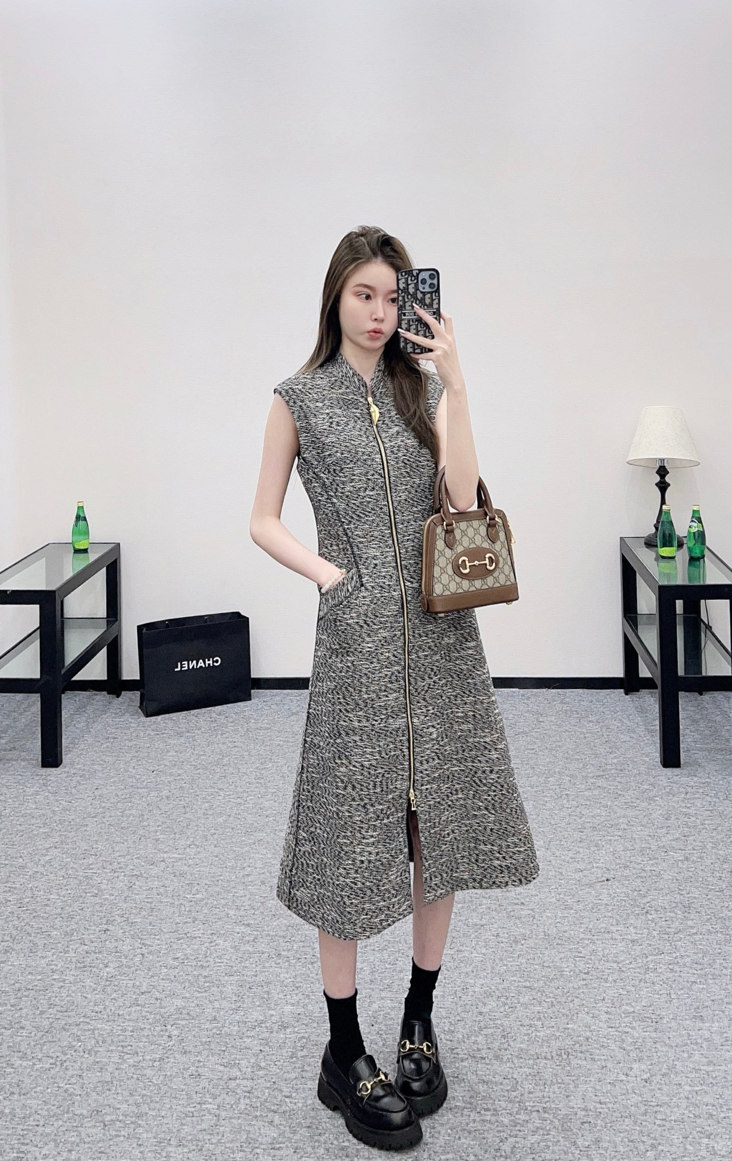 25 Sleeveless stand up collar long zipper dress