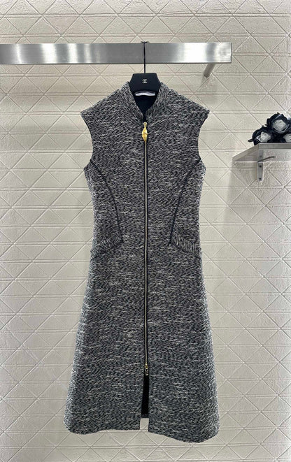 25 Sleeveless stand up collar long zipper dress