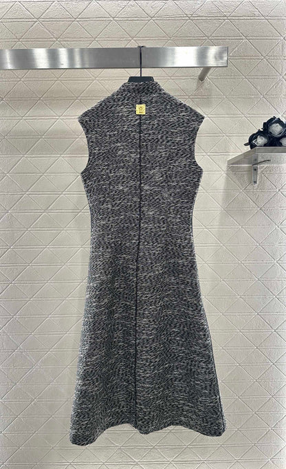 25 Sleeveless stand up collar long zipper dress