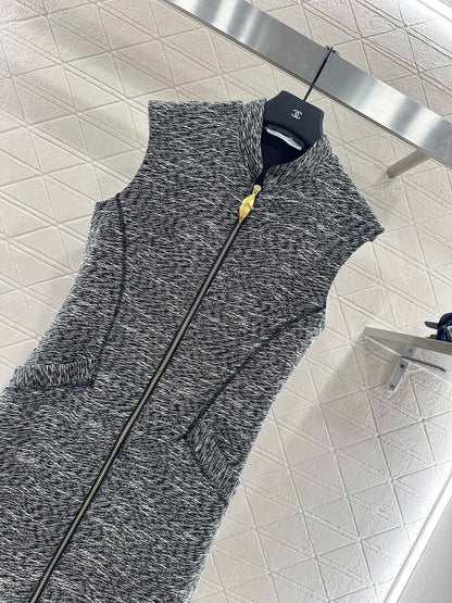 25 Sleeveless stand up collar long zipper dress