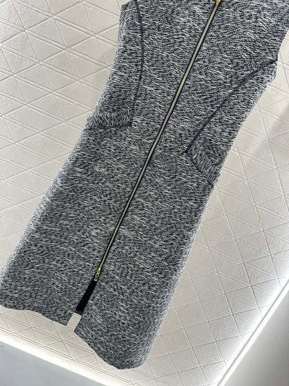 25 Sleeveless stand up collar long zipper dress