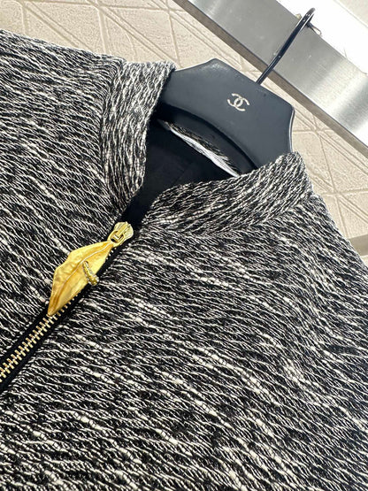 25 Sleeveless stand up collar long zipper dress