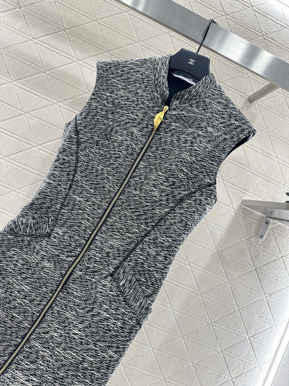 25 Sleeveless stand up collar long zipper dress