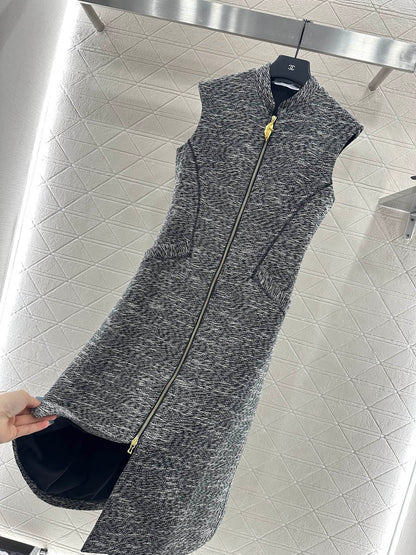 25 Sleeveless stand up collar long zipper dress