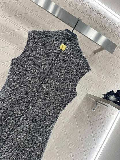 25 Sleeveless stand up collar long zipper dress