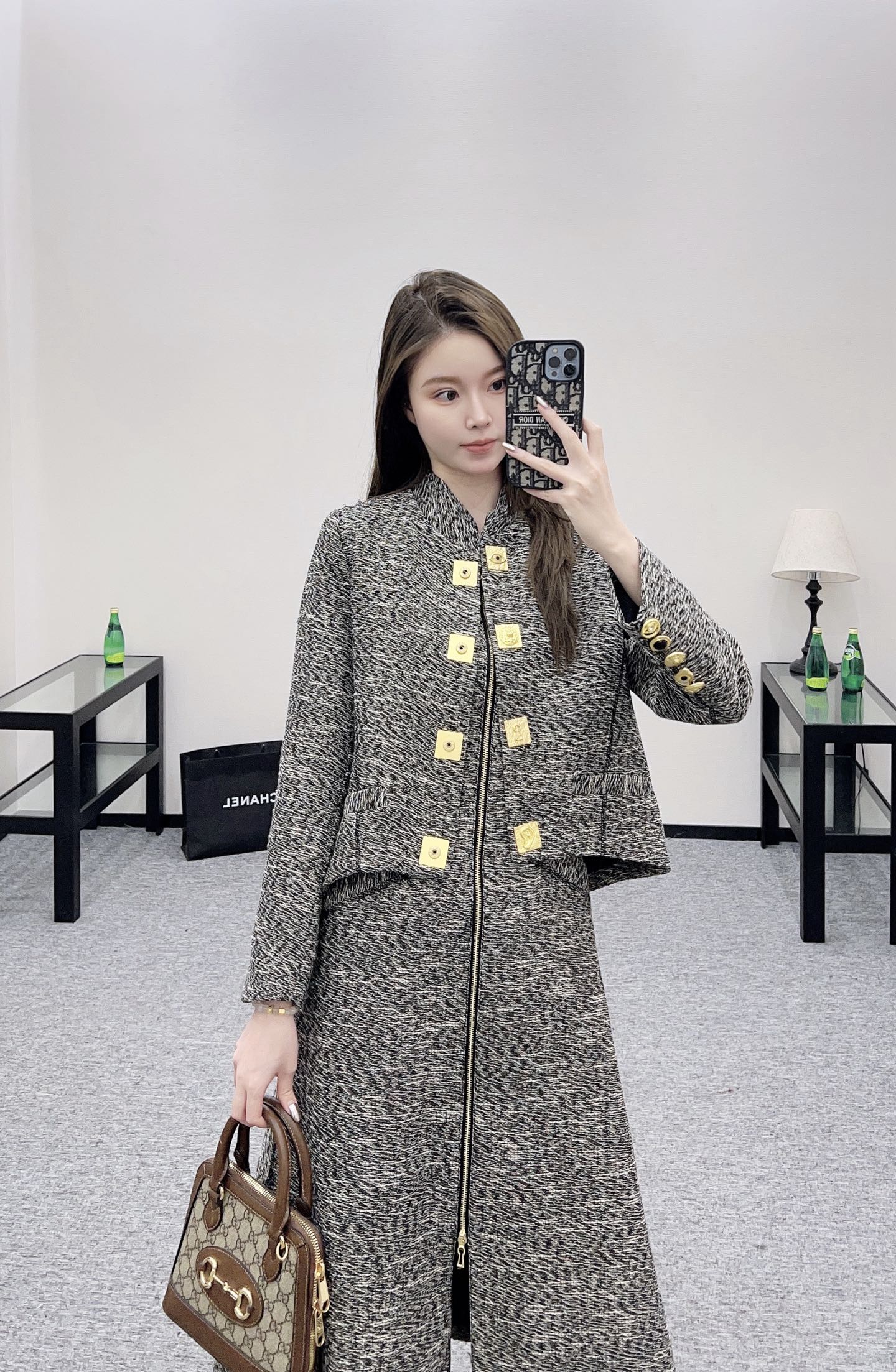 25 Front shoulder lapel jacket