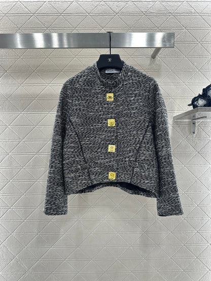 25 Front shoulder lapel jacket