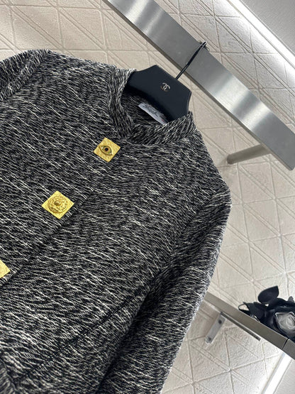 25 Front shoulder lapel jacket