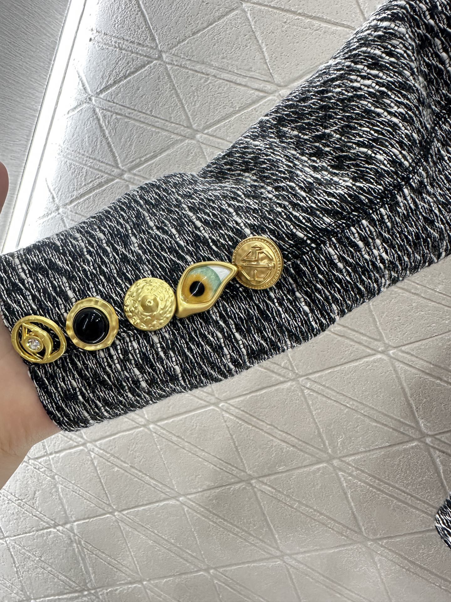 25 Front shoulder lapel jacket