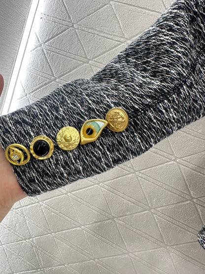 25 Front shoulder lapel jacket