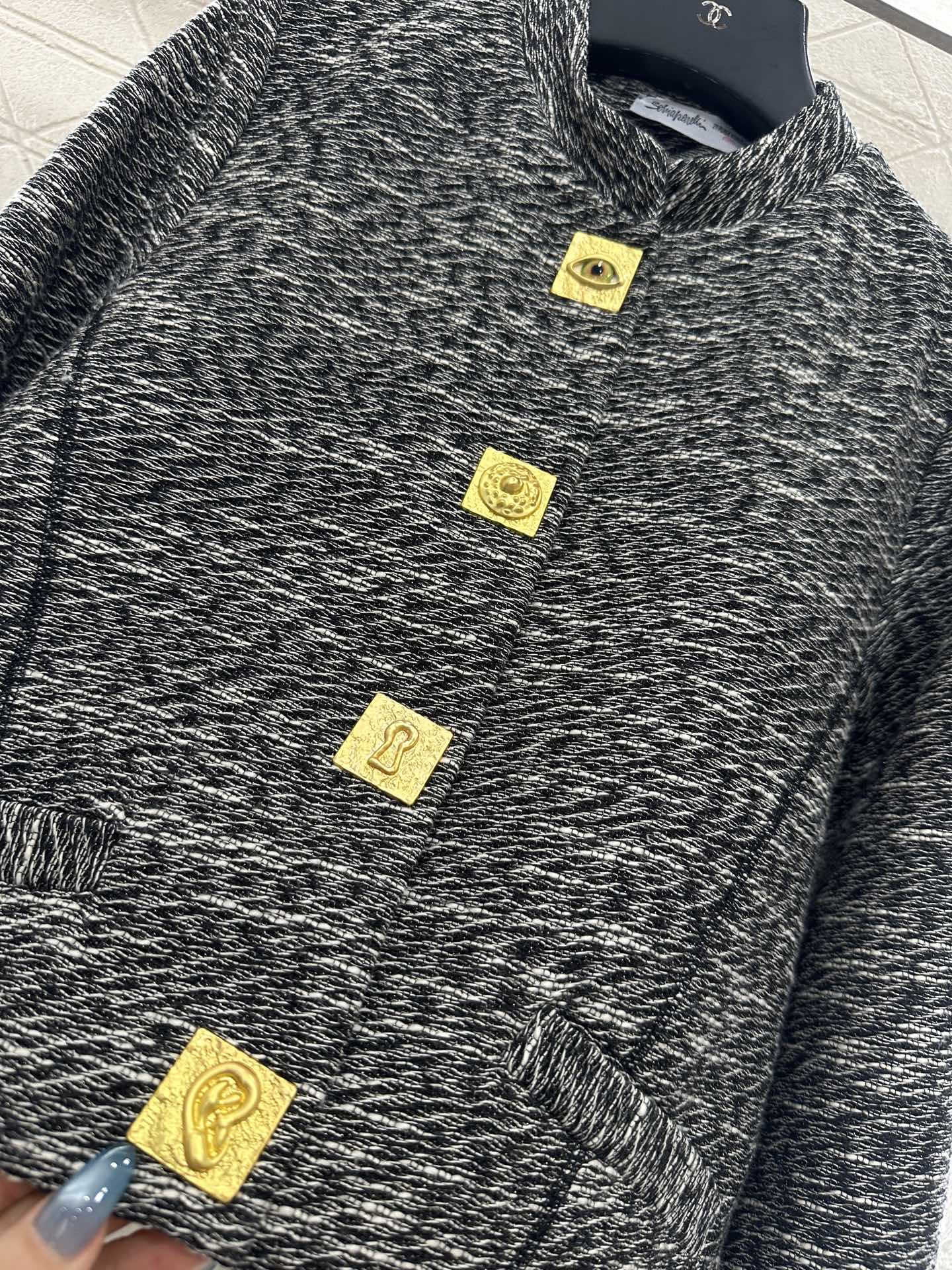 25 Front shoulder lapel jacket