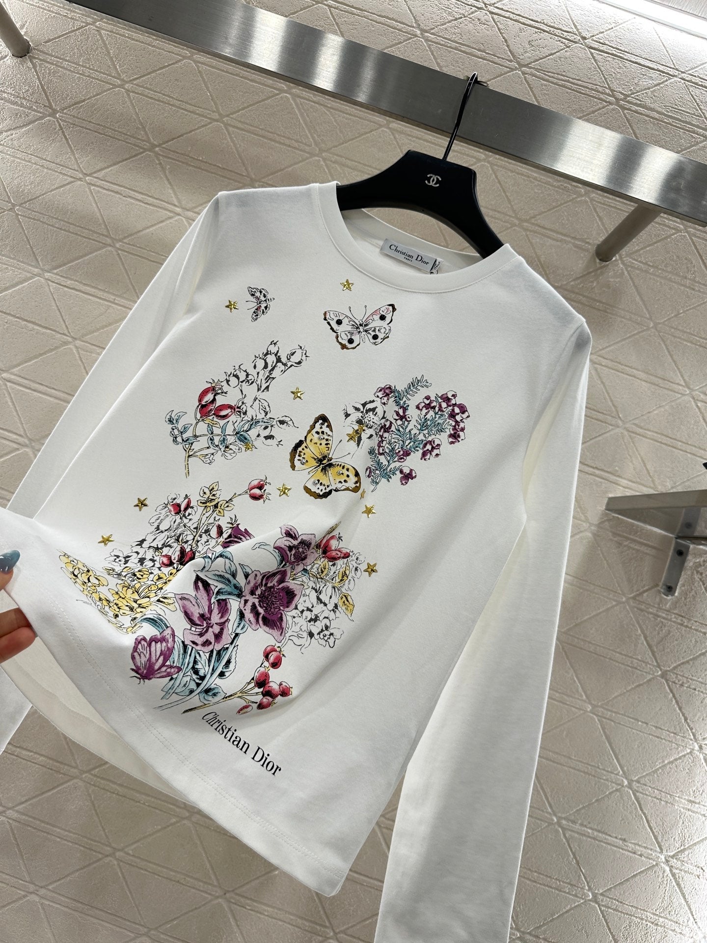 25 Round neck printed cotton long sleeved shirt