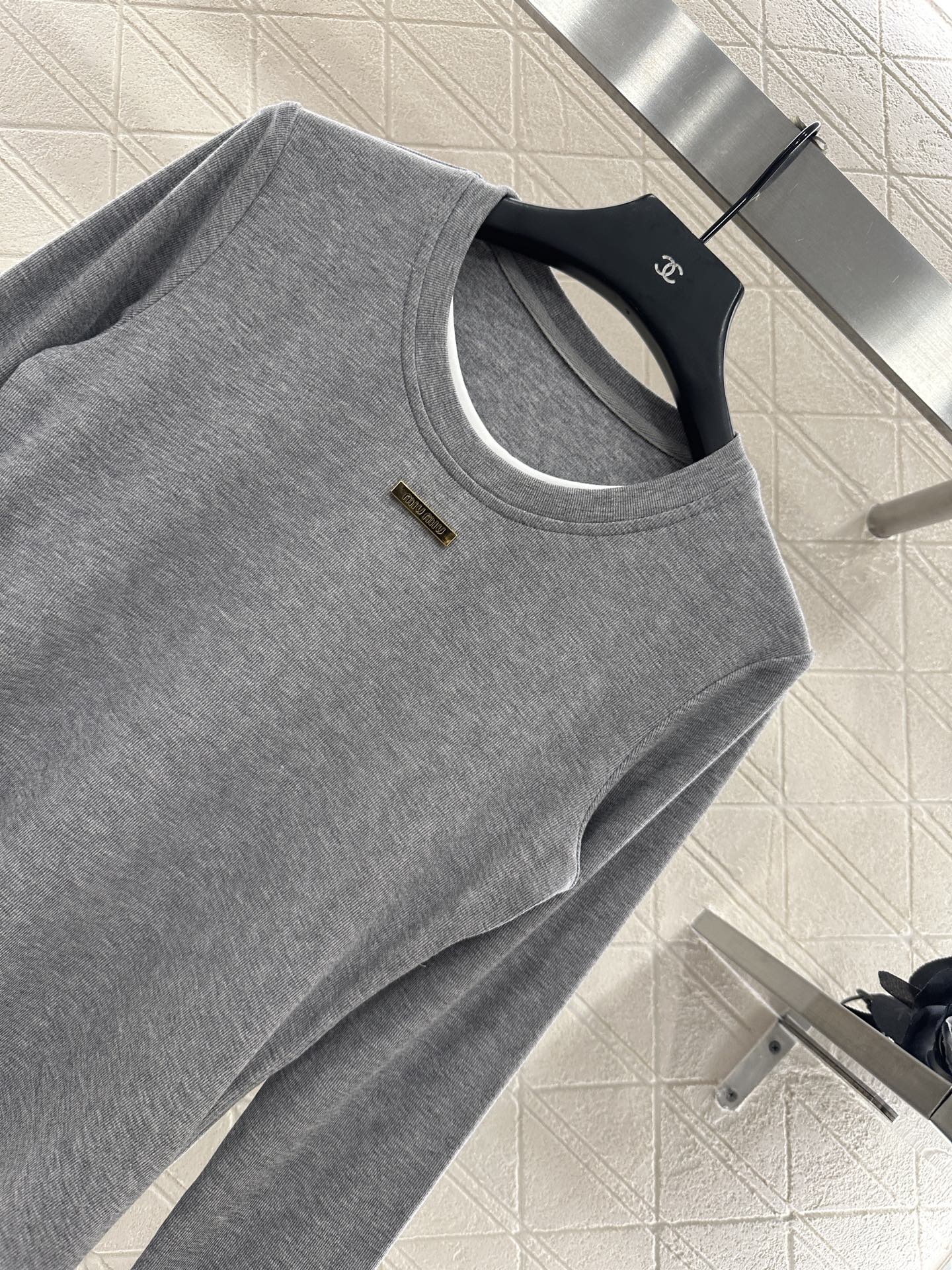 25 Fake two round neck long sleeved+half skirt set