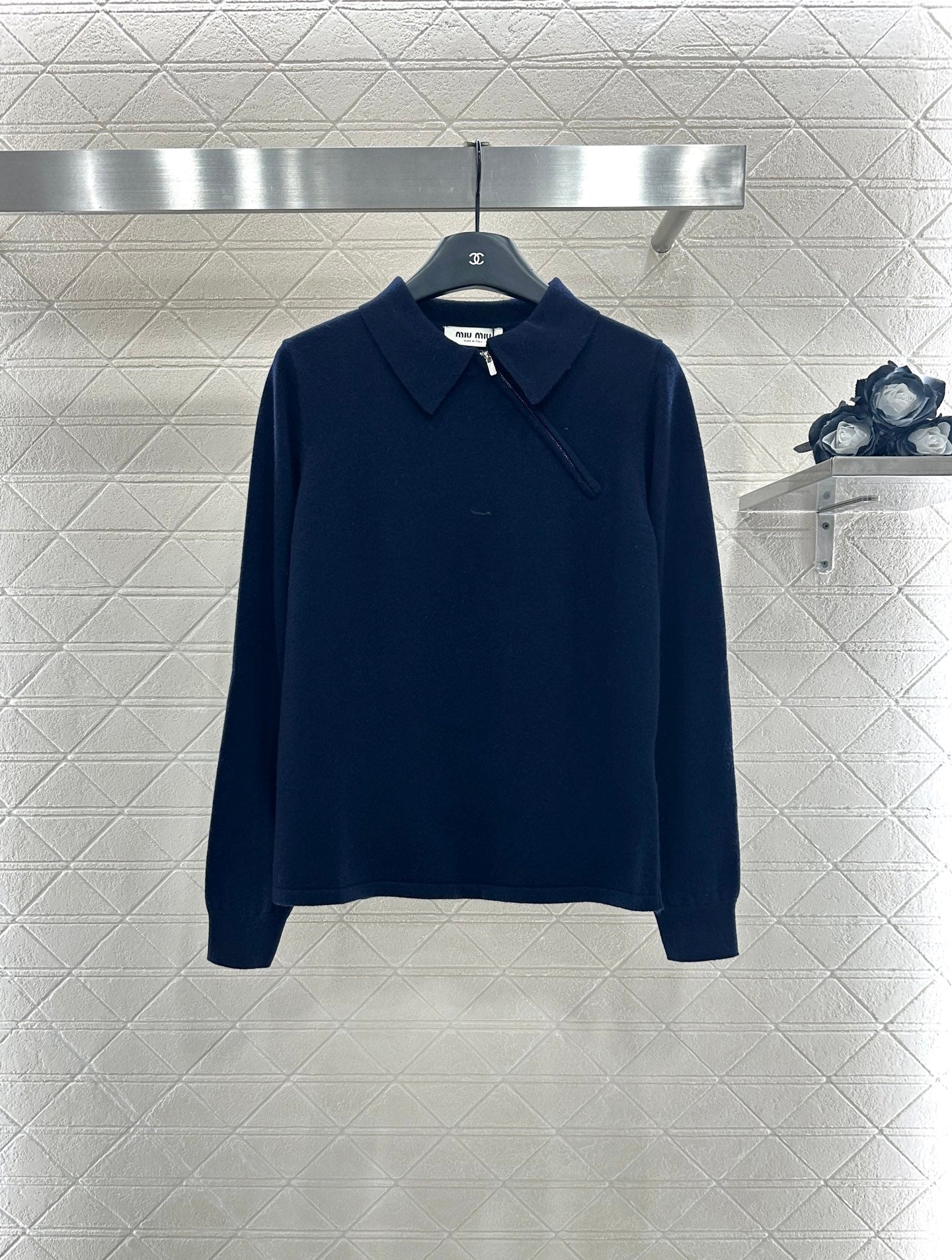 25 Flip collar slanted open collar knitted long sleeved shirt