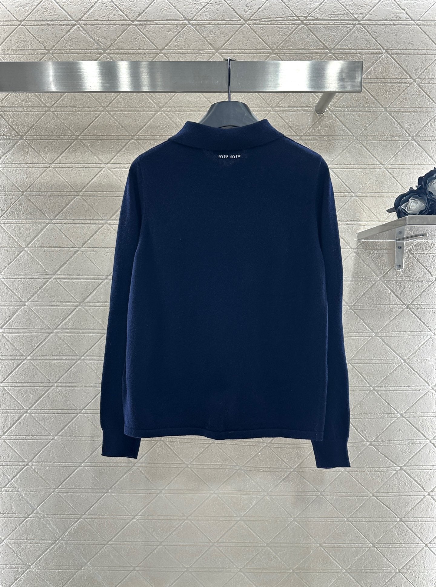 25 Flip collar slanted open collar knitted long sleeved shirt