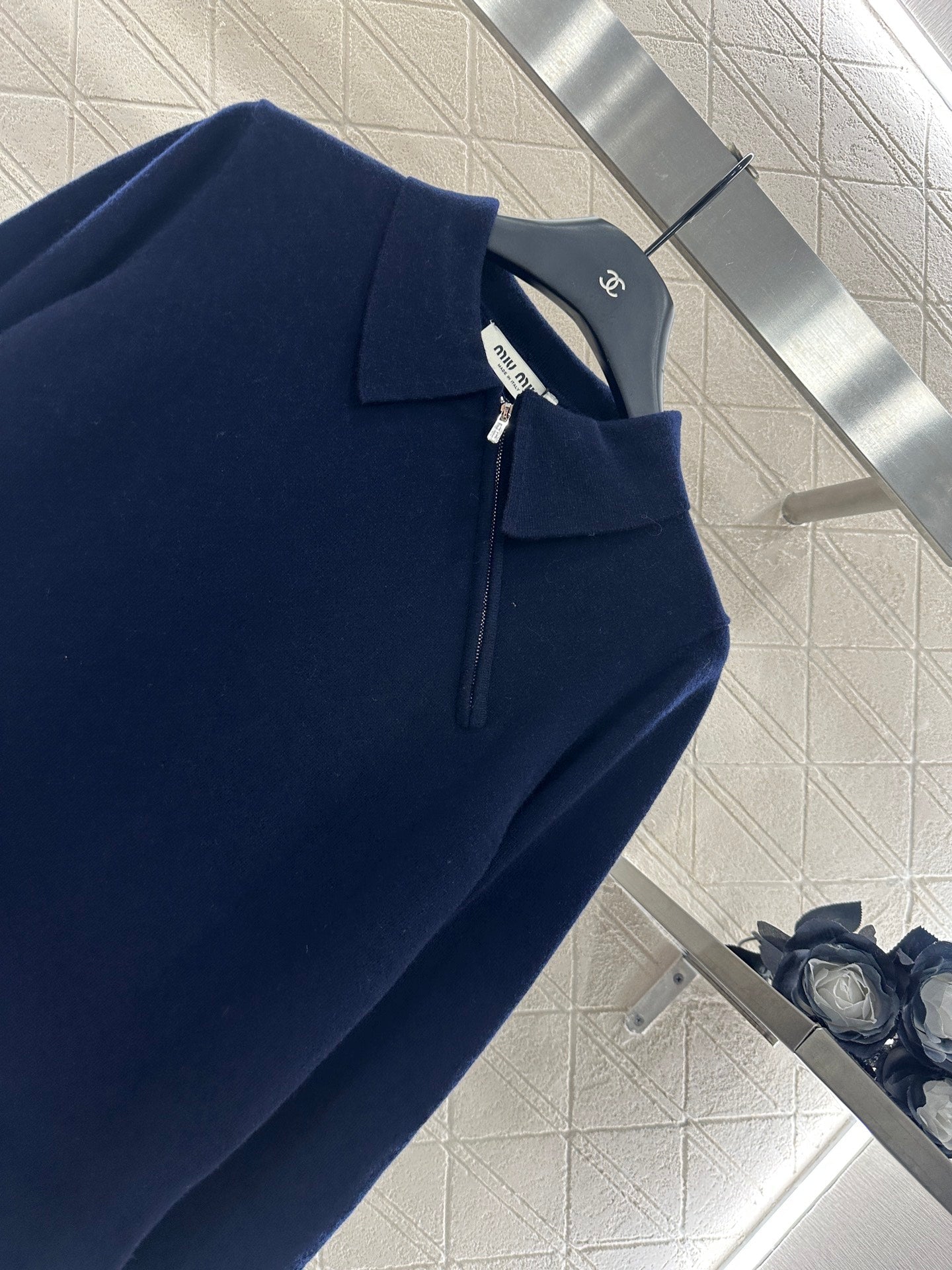 25 Flip collar slanted open collar knitted long sleeved shirt