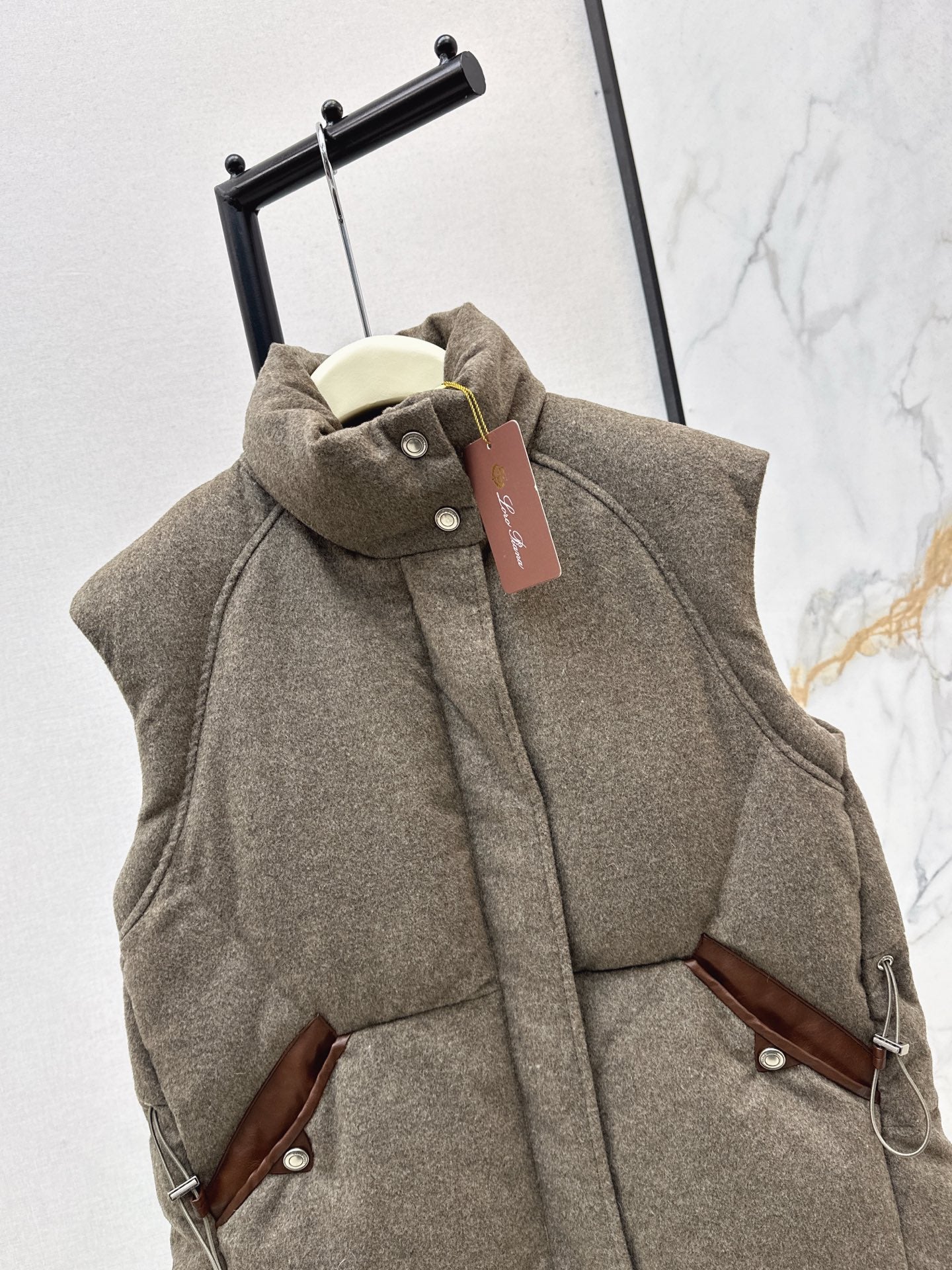 25 New drawstring waistband woolen down vest jacket