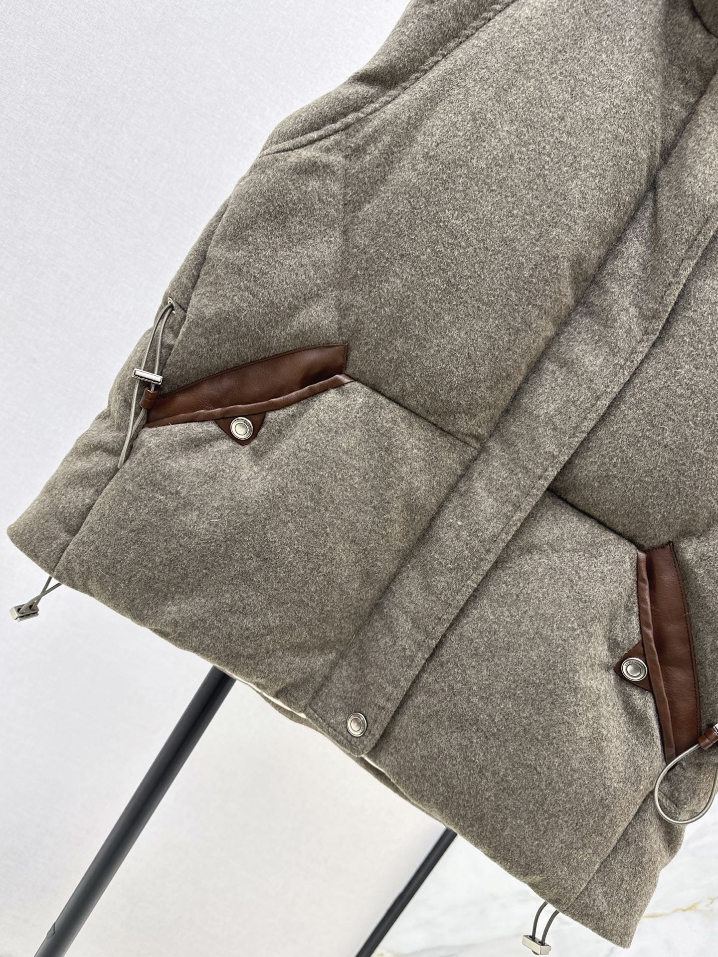 25 New drawstring waistband woolen down vest jacket