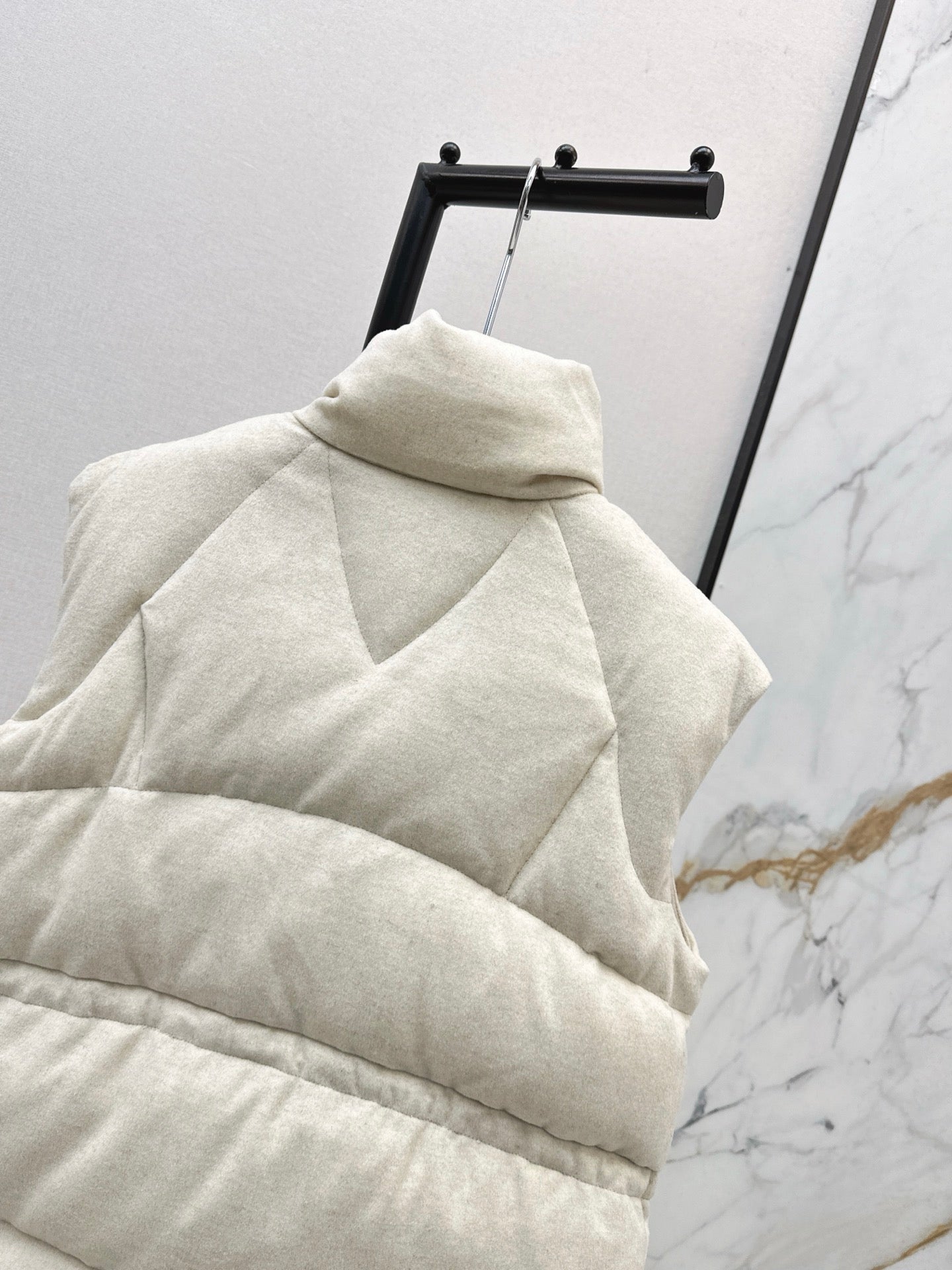 25 New drawstring waistband woolen down vest jacket