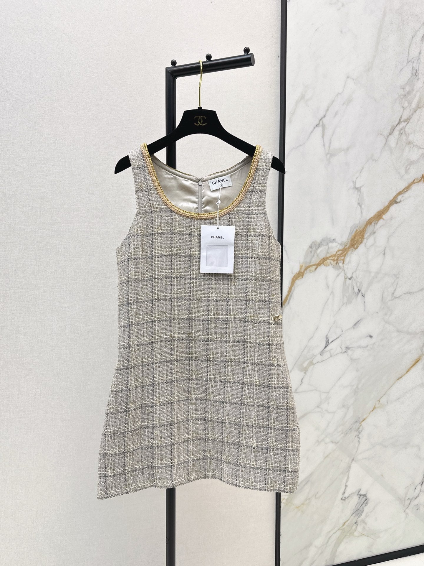 25 New sleeveless woven dress