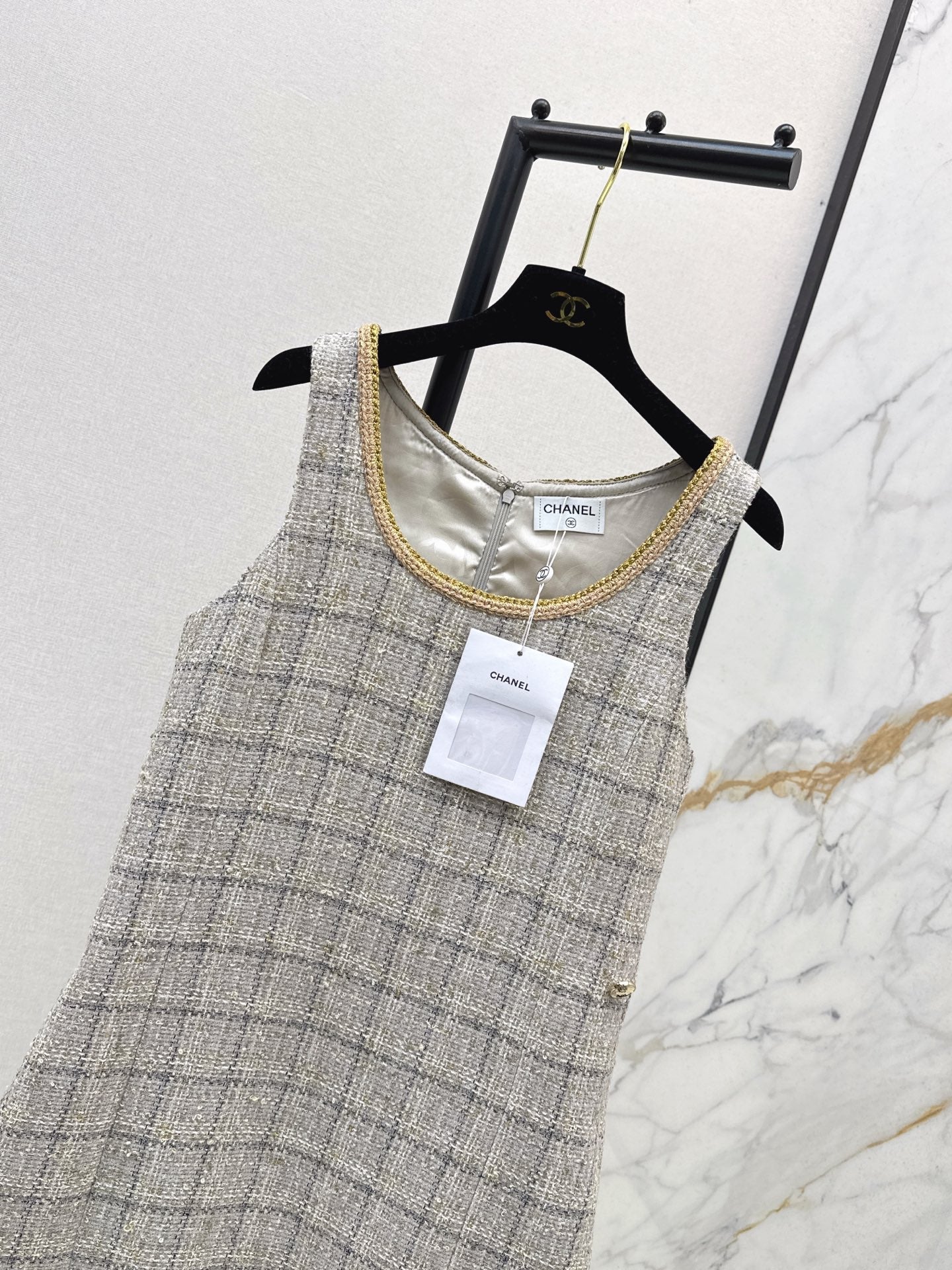 25 New sleeveless woven dress