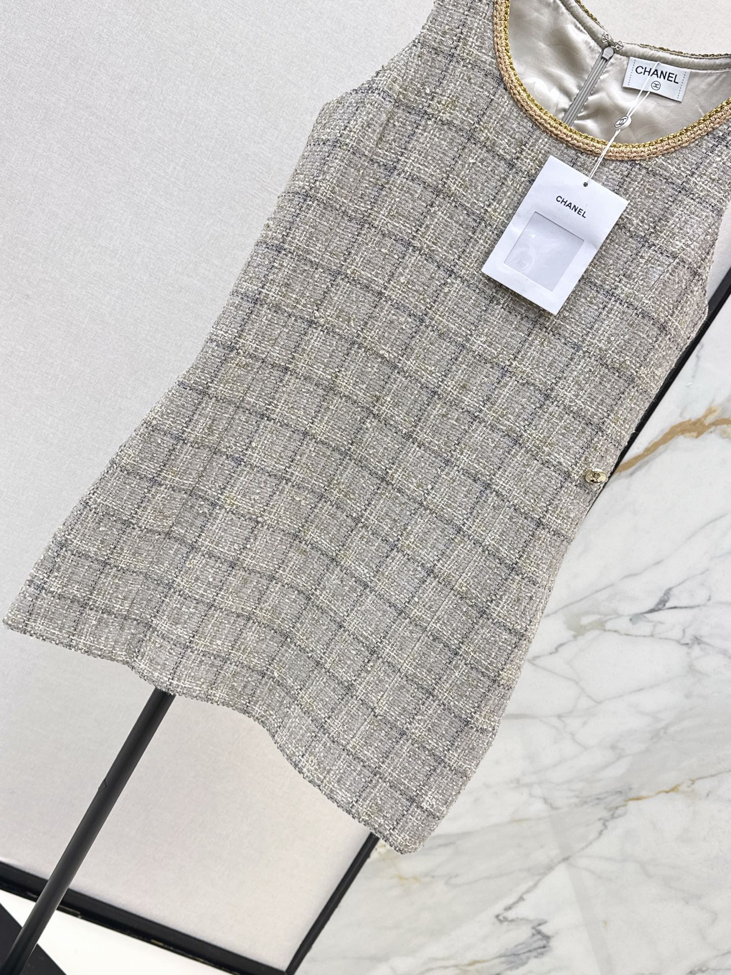 25 New sleeveless woven dress