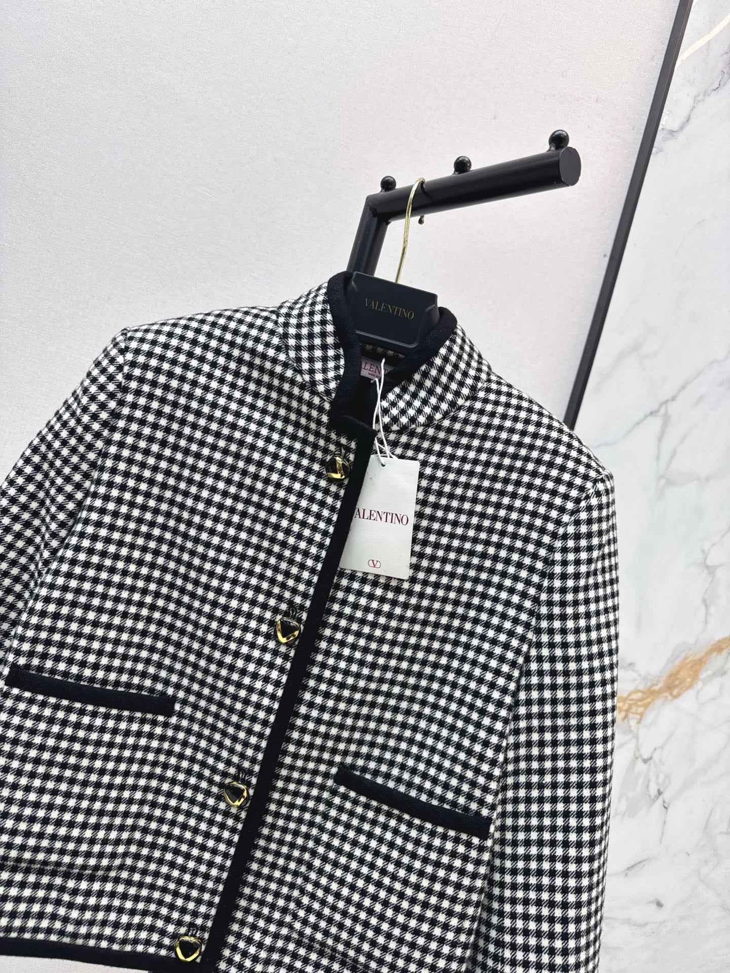 25 Classic stand up collar plaid jacket