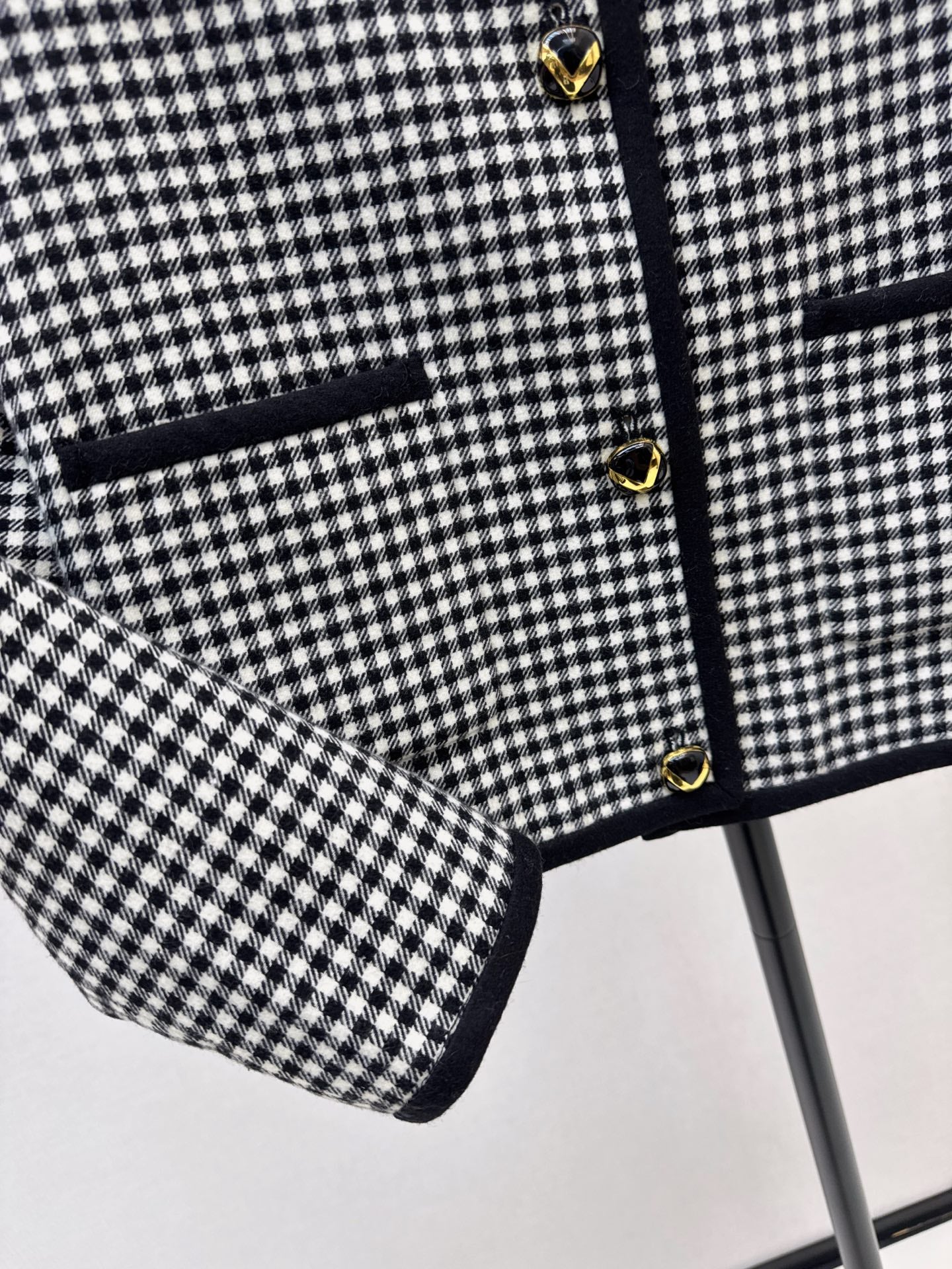 25 Classic stand up collar plaid jacket