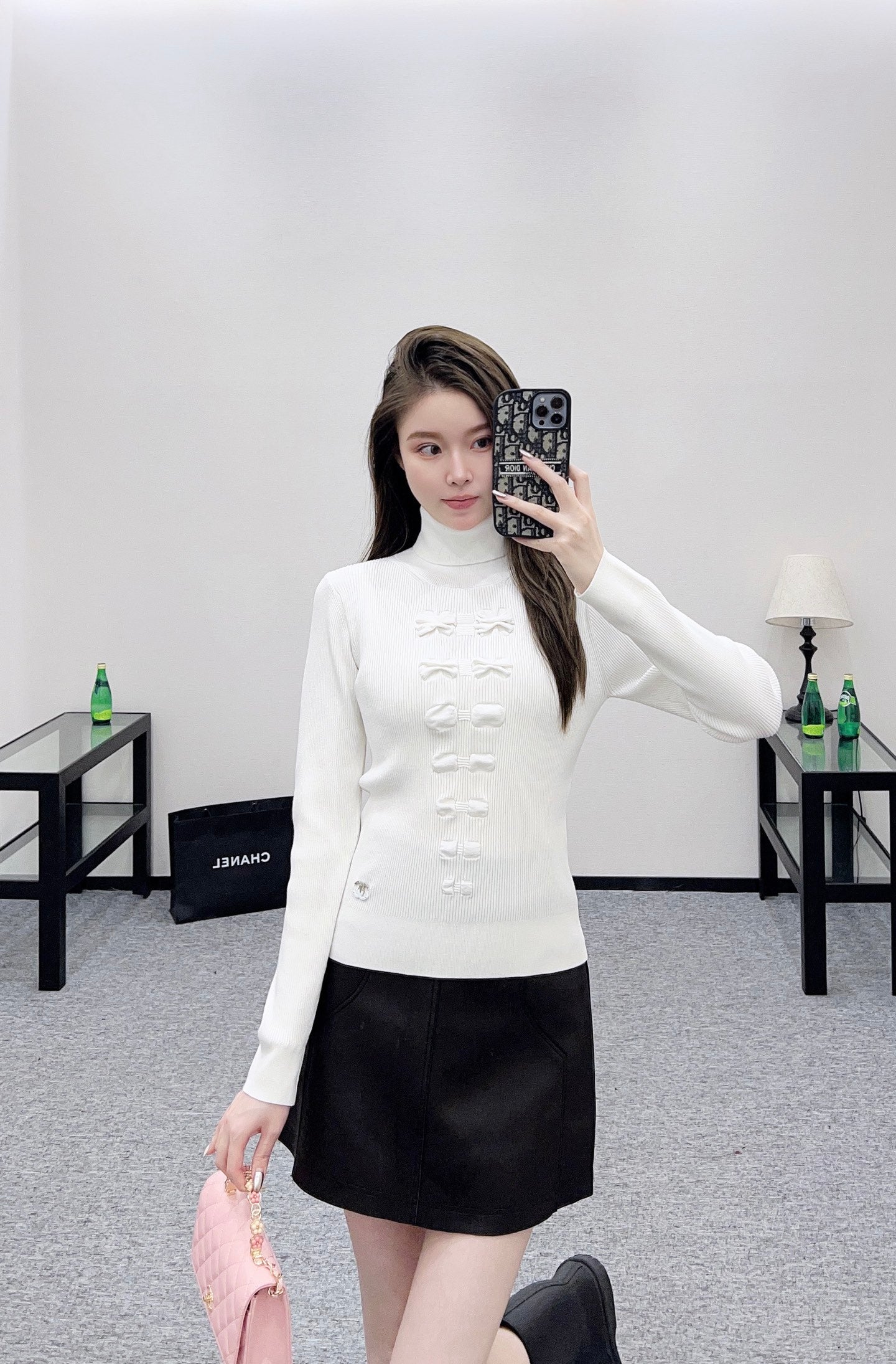 25 Bow tie high neck long sleeved sweater