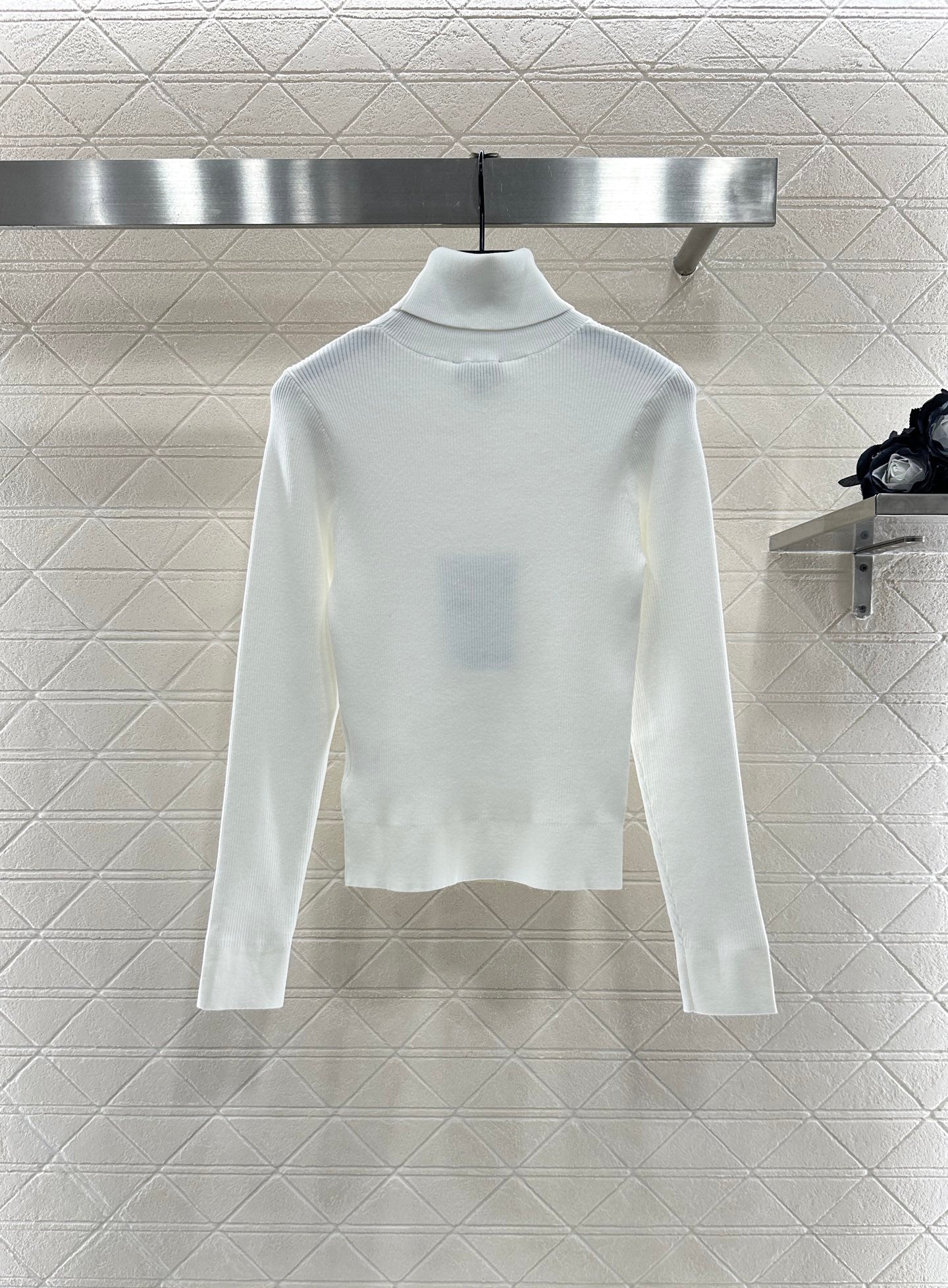 25 Bow tie high neck long sleeved sweater