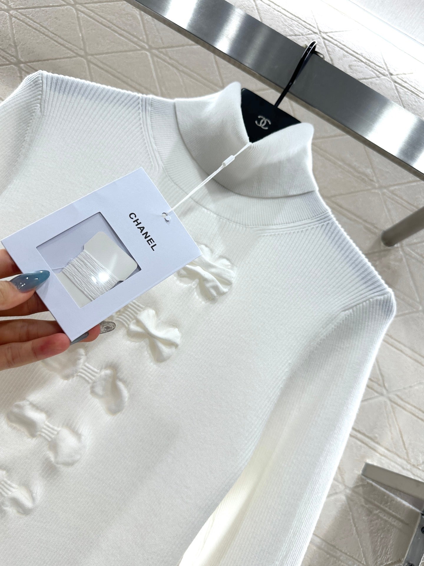 25 Bow tie high neck long sleeved sweater