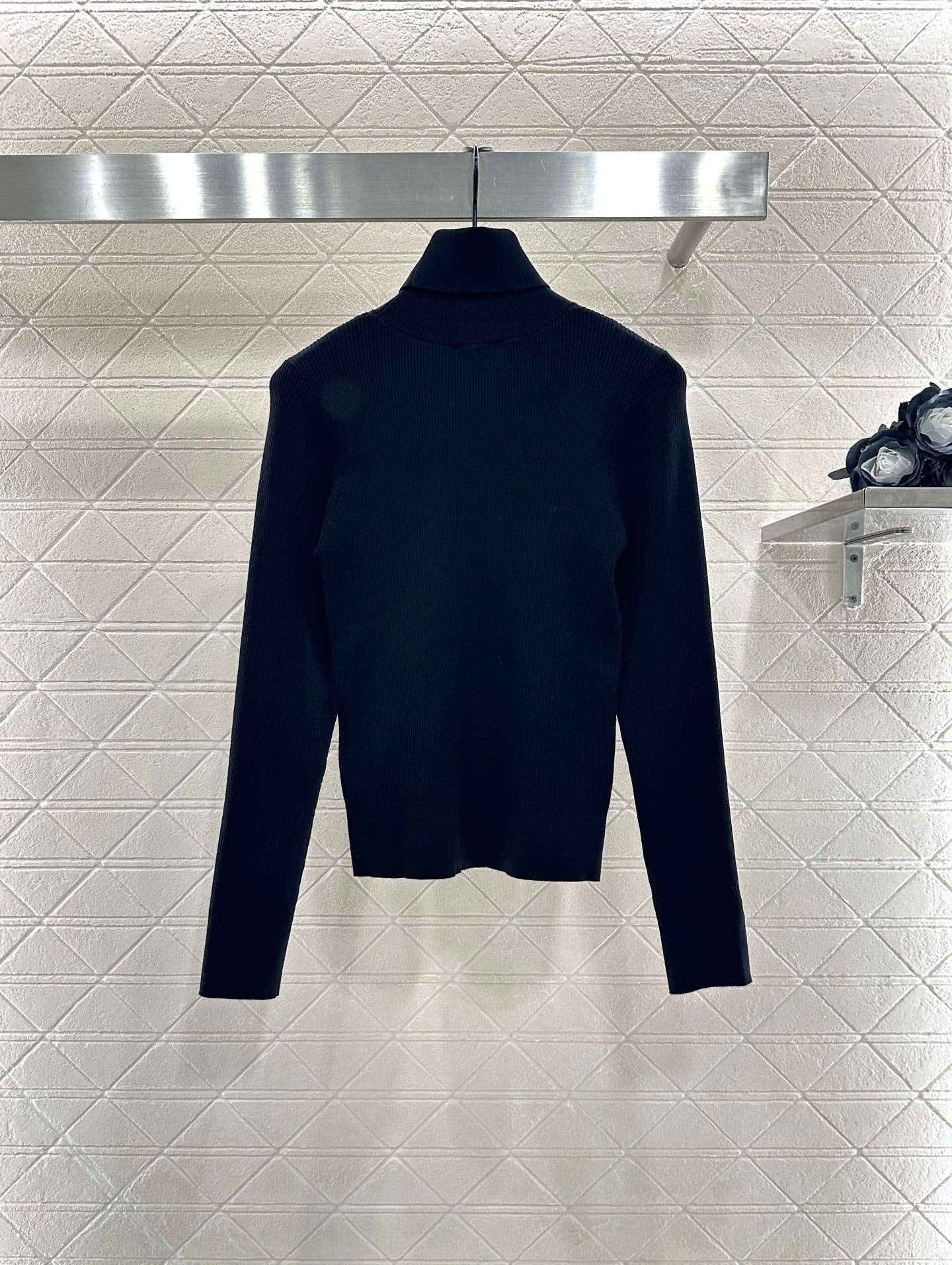 25 Bow tie high neck long sleeved sweater