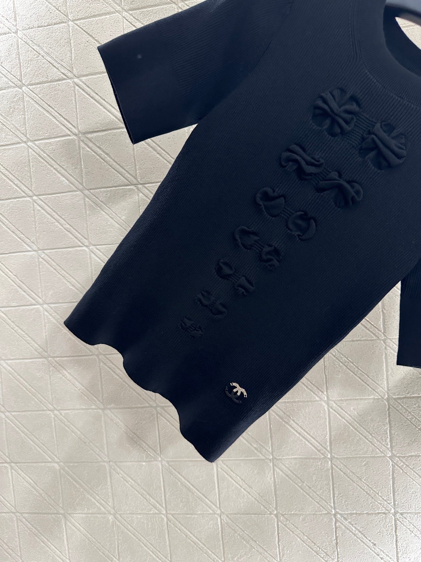 25 Bow tie round neck short sleeved sweater