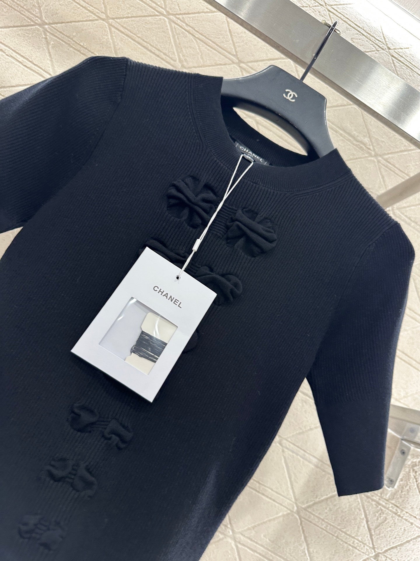 25 Bow tie round neck short sleeved sweater